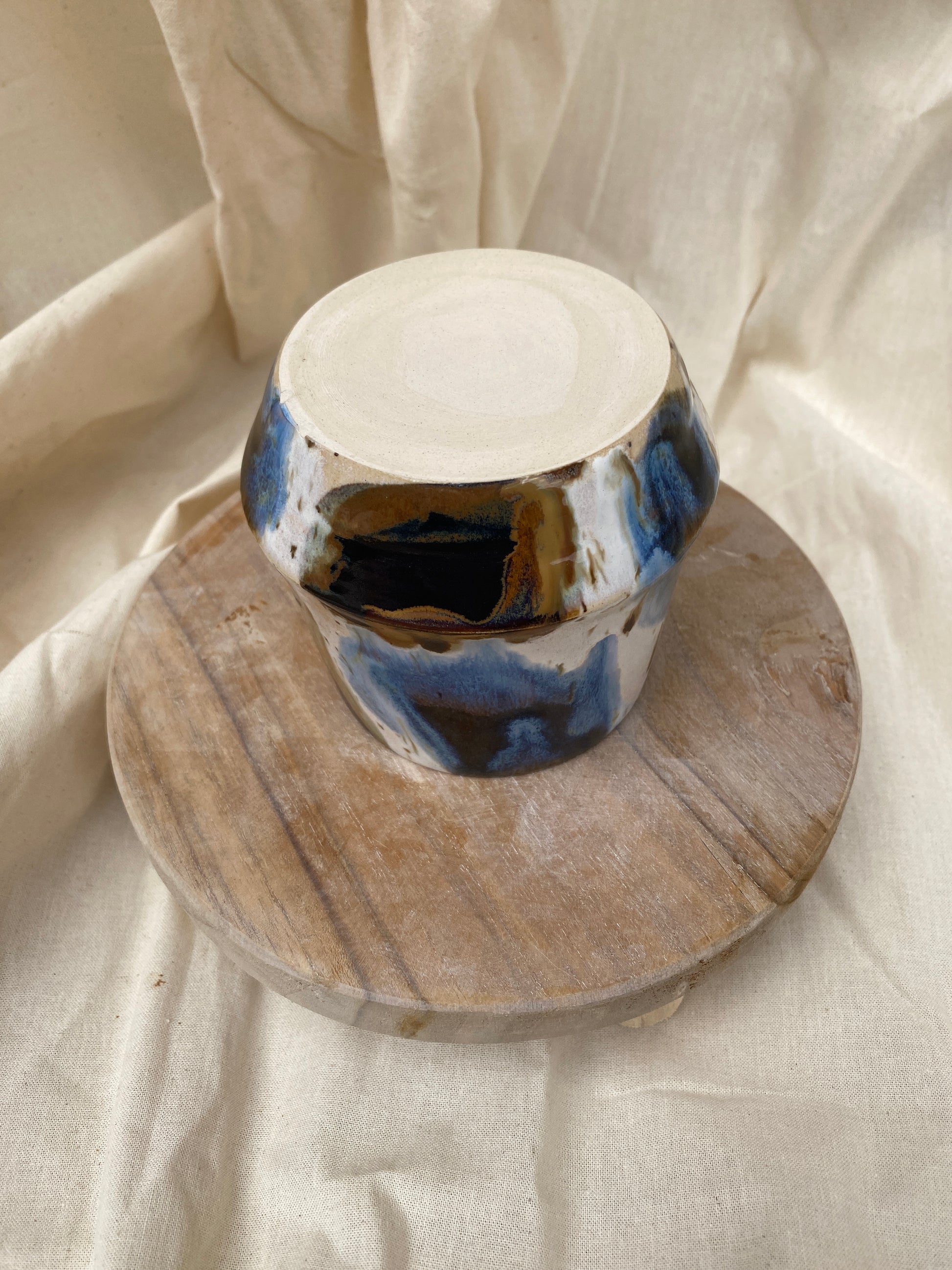 Abstract Horizon cup
